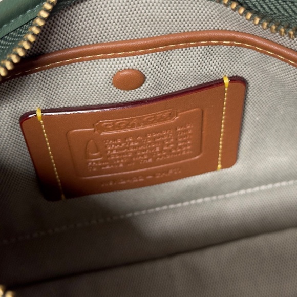 Coach Curve Zip Bag Smooth Leather Green | NWT | Authentic - Picture 3 of 11